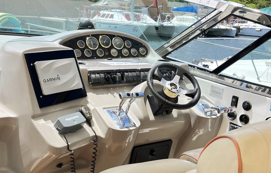 Private 42″ Yacht – 1 room – kitchen – bathroom – living area