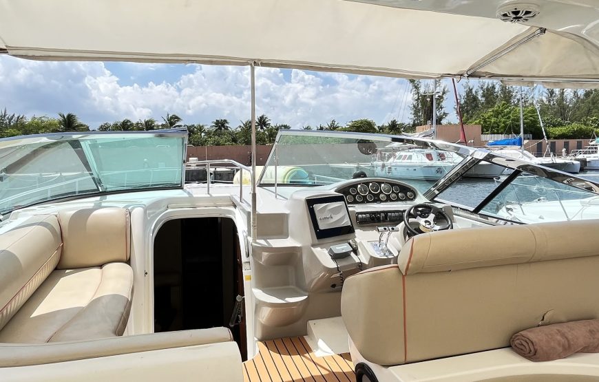 Private 42″ Yacht – 1 room – kitchen – bathroom – living area