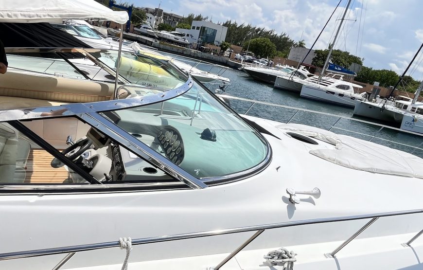 Private 42″ Yacht – 1 room – kitchen – bathroom – living area